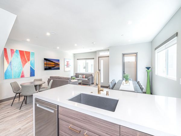 Newport Beach Home 998390