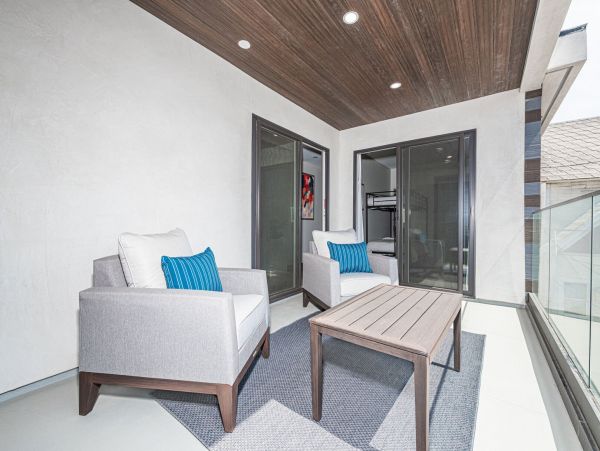 Newport Beach Home 998390