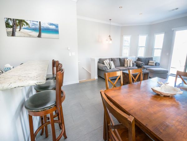 Newport Beach Home 998394