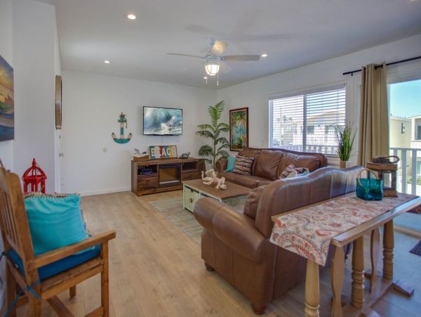 Newport Beach Home 998399