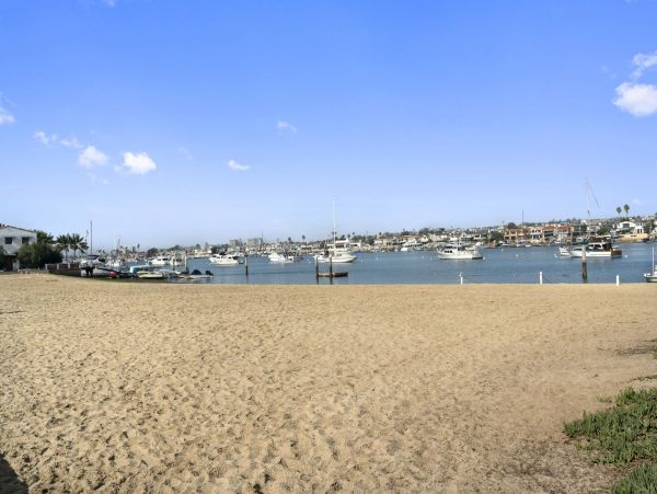 Newport Beach Home 998404
