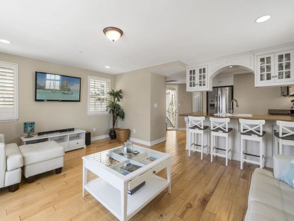 Newport Beach Condo 998409