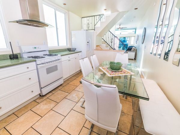 Newport Beach Condo 998434