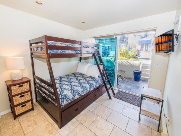 Newport Beach Condo 998434