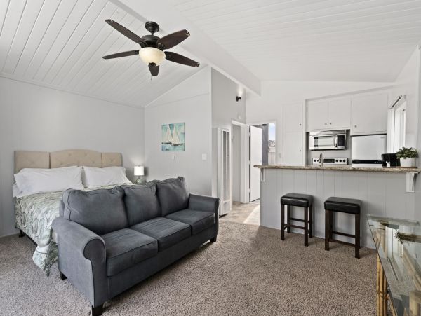 Newport Beach Condo 998435