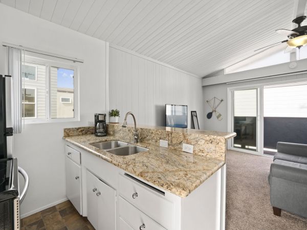 Newport Beach Condo 998435
