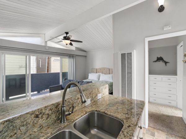Newport Beach Condo 998435