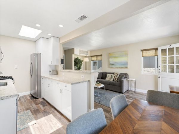 Newport Beach Condo 998439