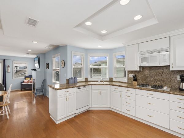 Newport Beach Condo 998440