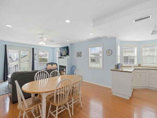 Newport Beach Condo 998440