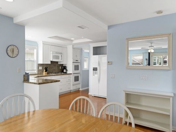 Newport Beach Condo 998440