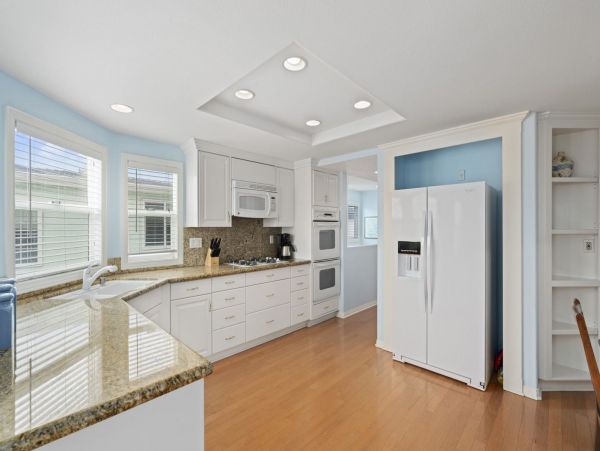 Newport Beach Condo 998440