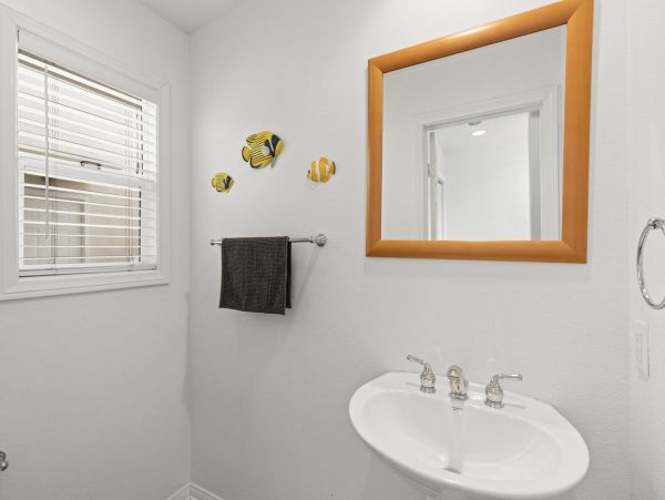 Newport Beach Condo 998440