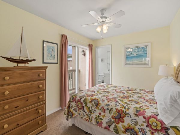 Newport Beach Condo 998440
