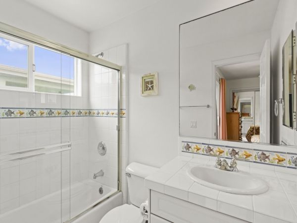 Newport Beach Condo 998440