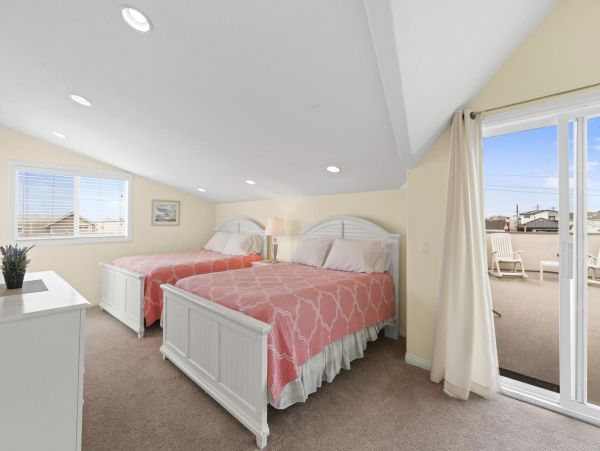 Newport Beach Condo 998440