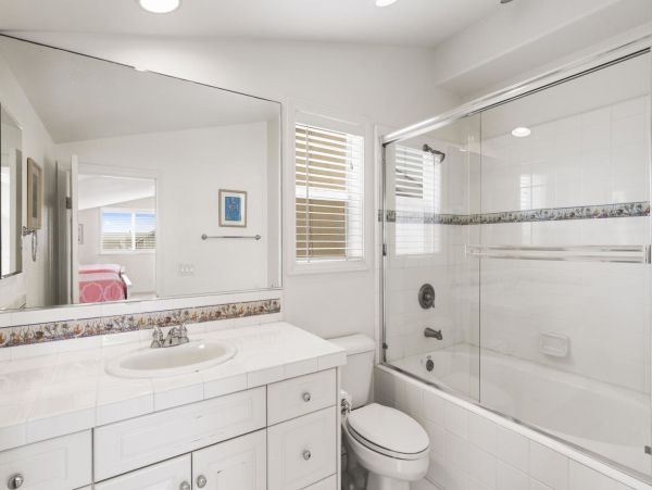 Newport Beach Condo 998440