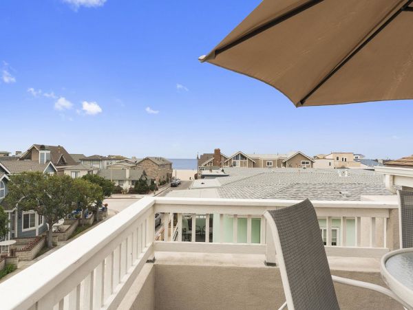 Newport Beach Condo 998440