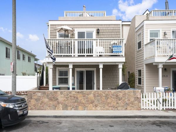 Newport Beach Condo 998440