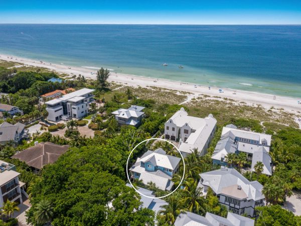 Gorgeous 5 Bedroom One House Back From Beach