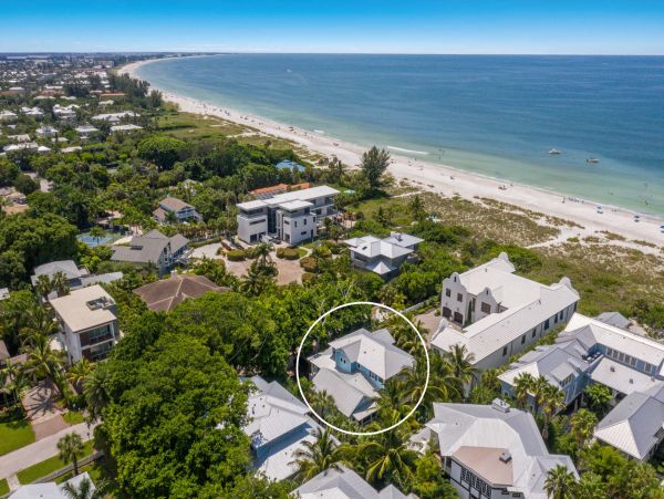 Gorgeous 5 Bedroom One House Back From Beach