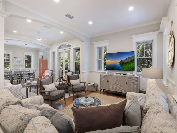 Gorgeous 5 Bedroom One House Back From Beach