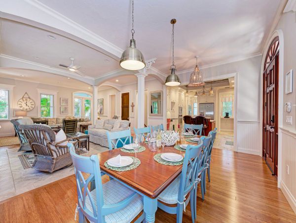 Gorgeous 5 Bedroom One House Back From Beach
