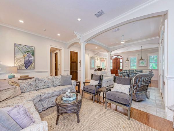Gorgeous 5 Bedroom One House Back From Beach