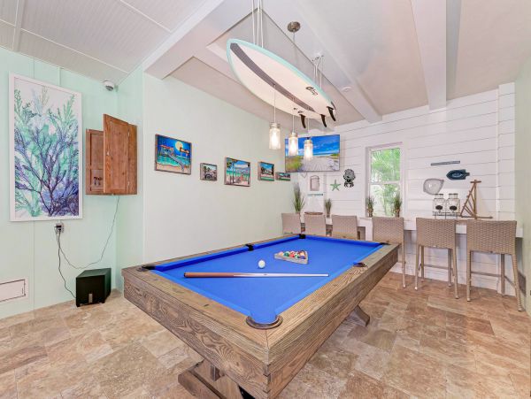 Gorgeous 5 Bedroom One House Back From Beach