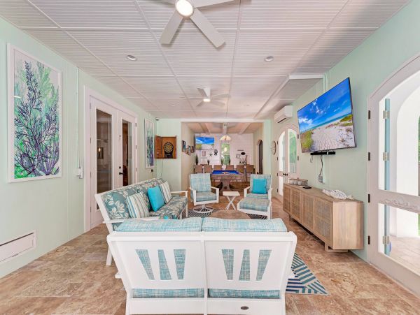 Gorgeous 5 Bedroom One House Back From Beach