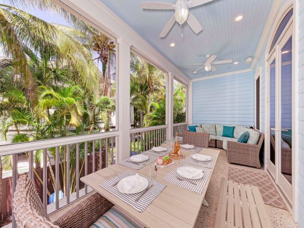 Gorgeous 5 Bedroom One House Back From Beach
