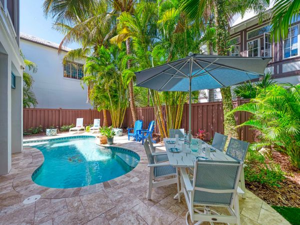 Gorgeous 5 Bedroom One House Back From Beach