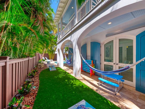 Gorgeous 5 Bedroom One House Back From Beach