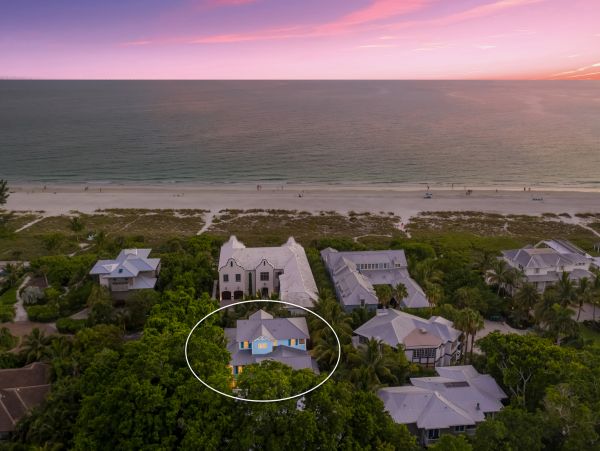 Gorgeous 5 Bedroom One House Back From Beach