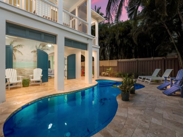 Gorgeous 5 Bedroom One House Back From Beach
