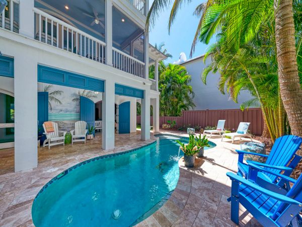 Gorgeous 5 Bedroom One House Back From Beach