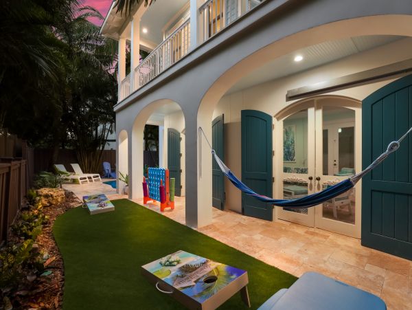 Gorgeous 5 Bedroom One House Back From Beach
