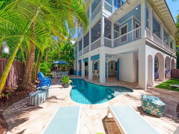 Gorgeous 5 Bedroom One House Back From Beach