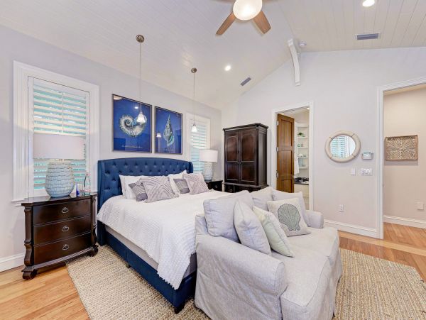 Gorgeous 5 Bedroom One House Back From Beach