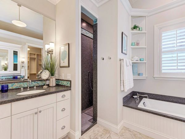 Gorgeous 5 Bedroom One House Back From Beach