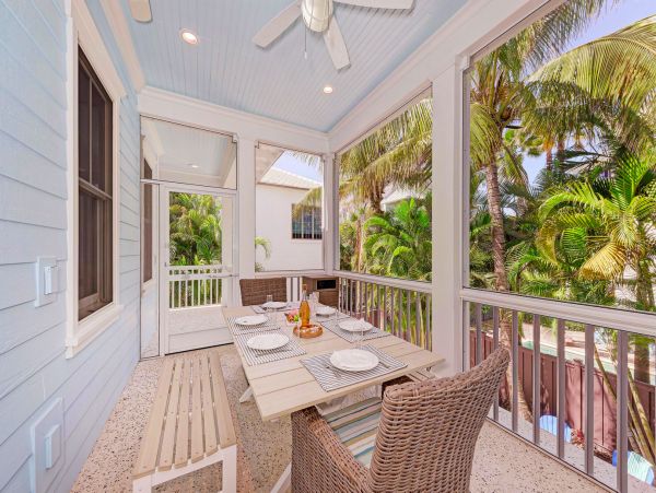 Gorgeous 5 Bedroom One House Back From Beach