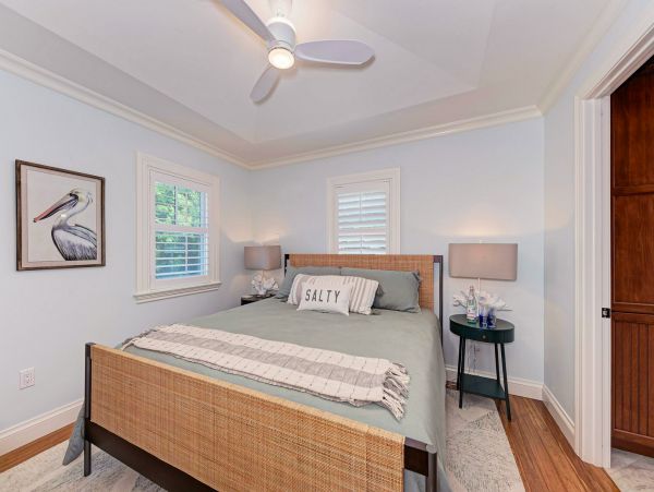 Gorgeous 5 Bedroom One House Back From Beach
