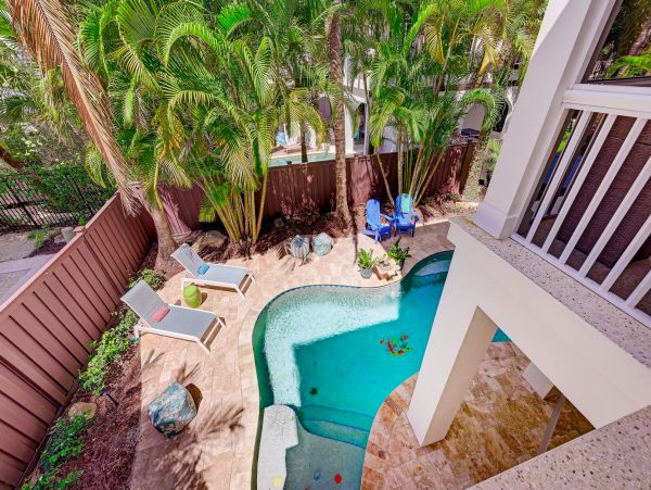 Gorgeous 5 Bedroom One House Back From Beach