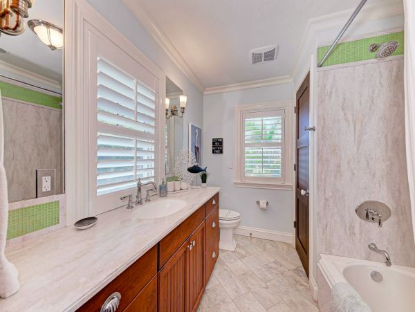 Gorgeous 5 Bedroom One House Back From Beach