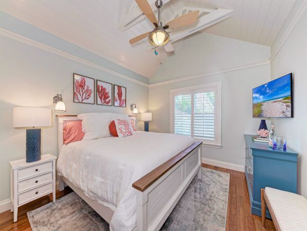 Gorgeous 5 Bedroom One House Back From Beach