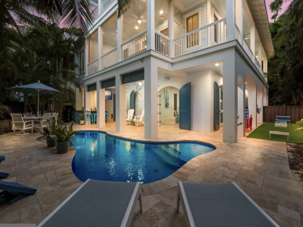 Gorgeous 5 Bedroom One House Back From Beach