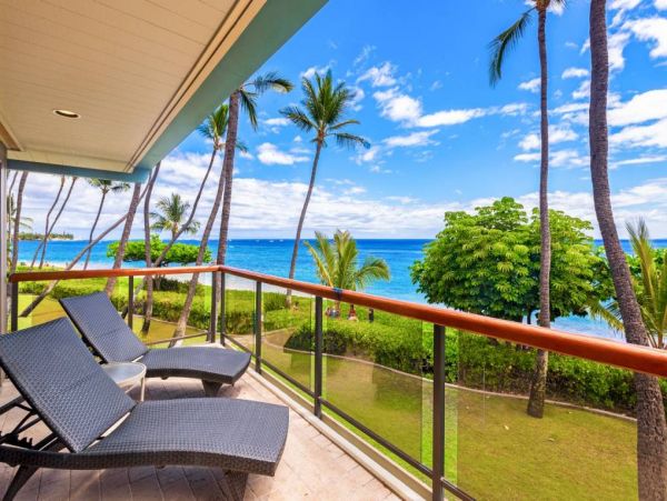Luxurious 3 Bedroom Oceanfront Vacation Condo in Lahaina