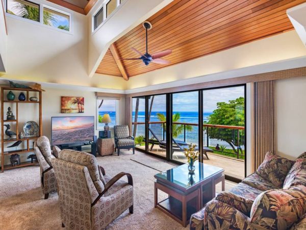 Luxurious 3 Bedroom Oceanfront Vacation Condo in Lahaina