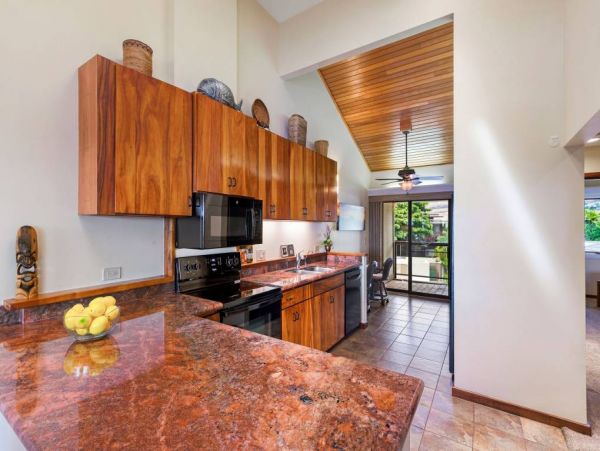 Luxurious 3 Bedroom Oceanfront Vacation Condo in Lahaina