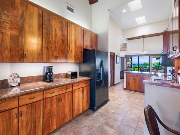 Luxurious 3 Bedroom Oceanfront Vacation Condo in Lahaina